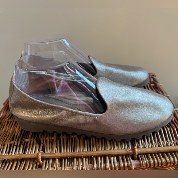 Aetrex Size 8.5/Euro 39 Silver Liz Leather Shoes - Picture 3 of 7